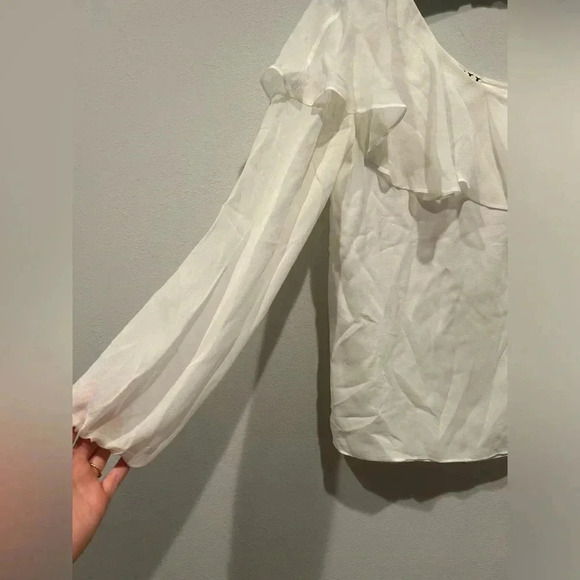 HAUTE HIPPIE Silk White Off The Shoulder Blouse / Size Medium / - Picture 5 of 10